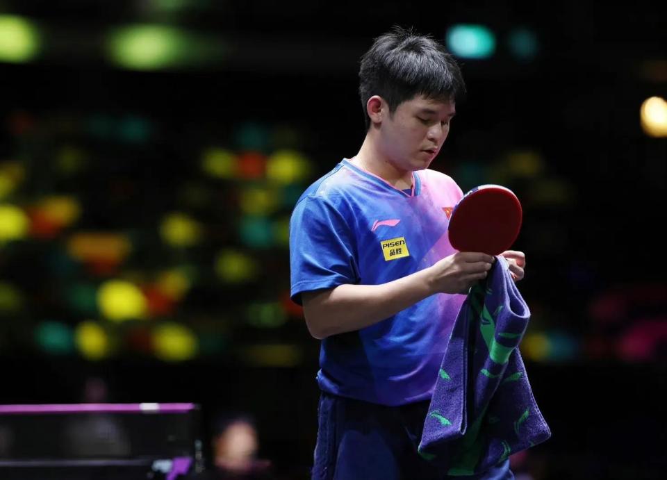 他利用自己 他利用自己