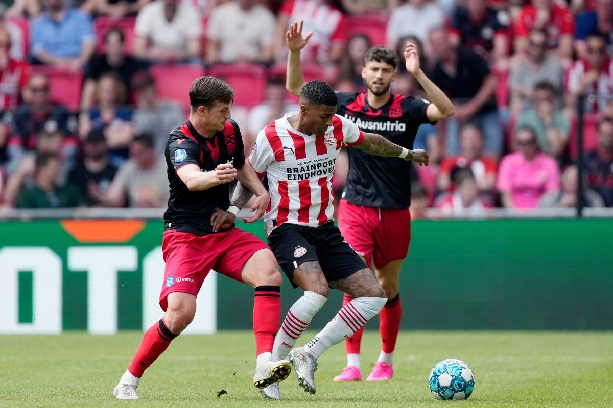 与对青训球 与对青训球