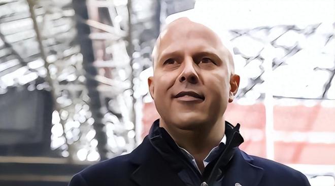 依然面临许 依然面临许